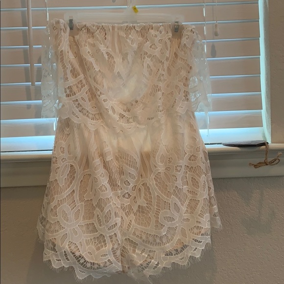 Tobi Dresses & Skirts - Tobi White Lace Romper size Small